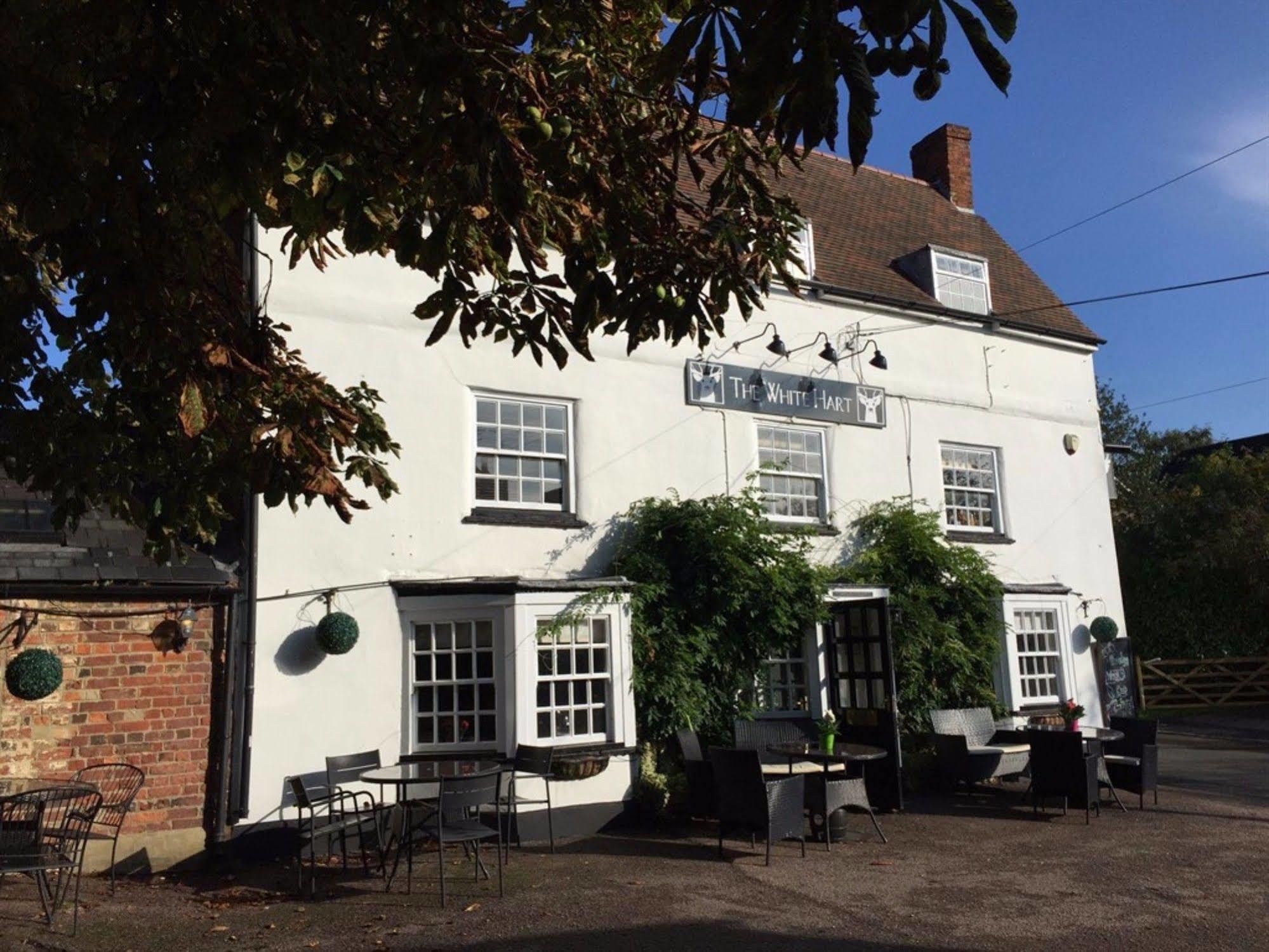 The White Hart Hotel Sherington Kültér fotó