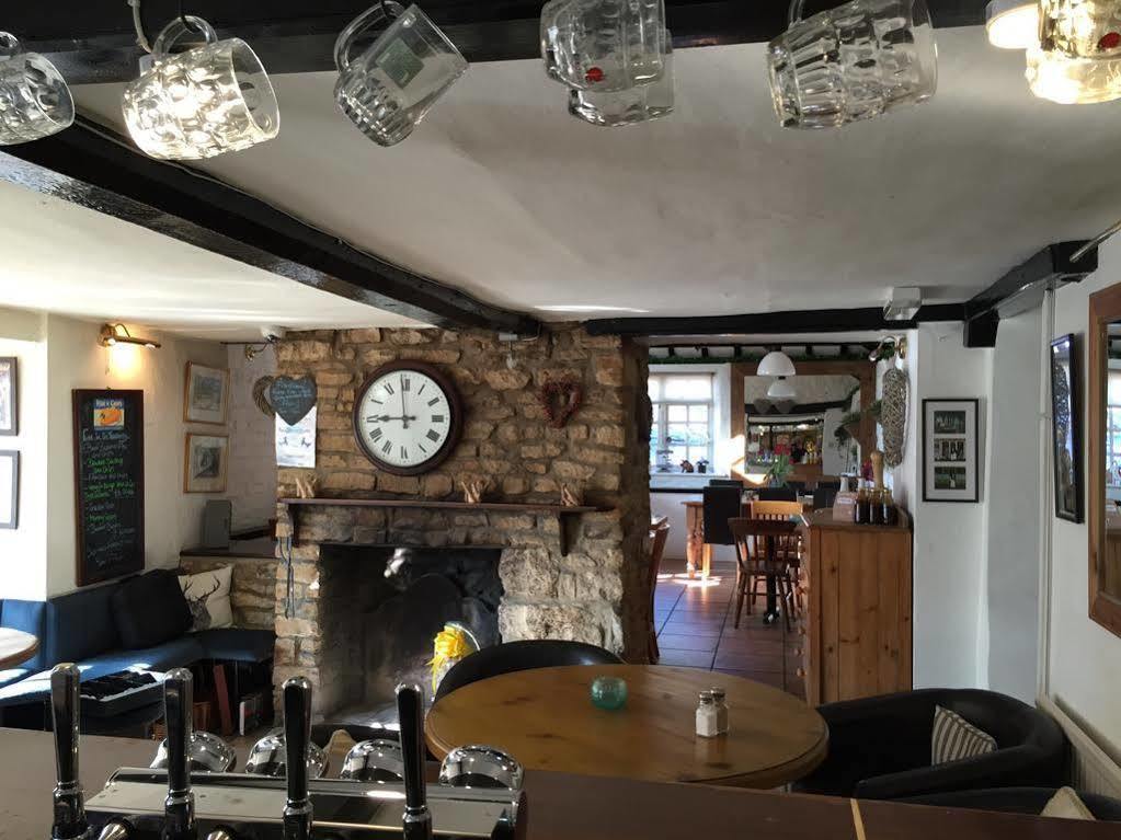 The White Hart Hotel Sherington Kültér fotó