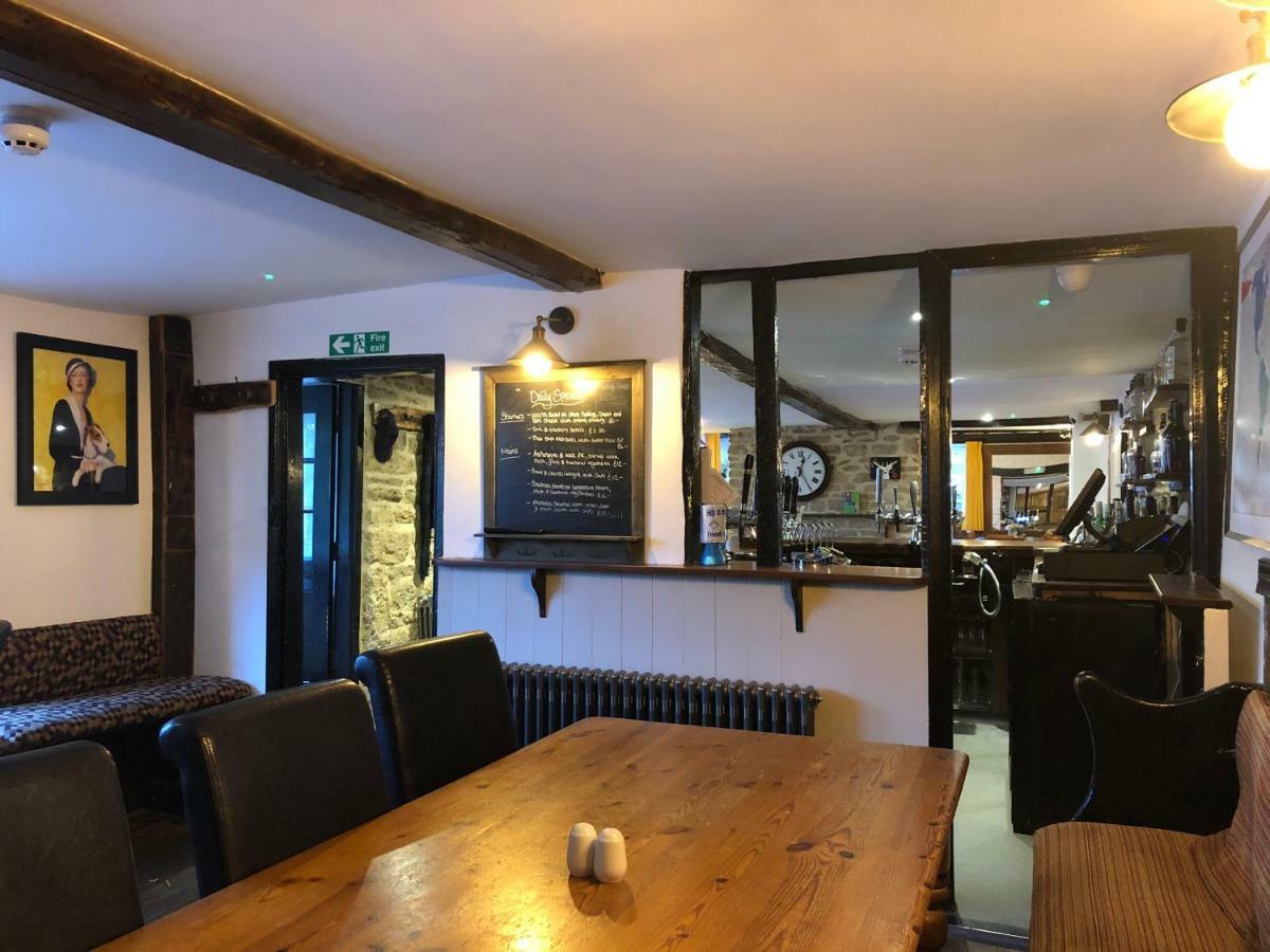 The White Hart Hotel Sherington Kültér fotó