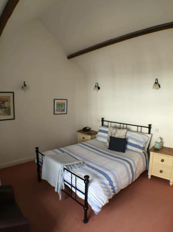 The White Hart Hotel Sherington Kültér fotó